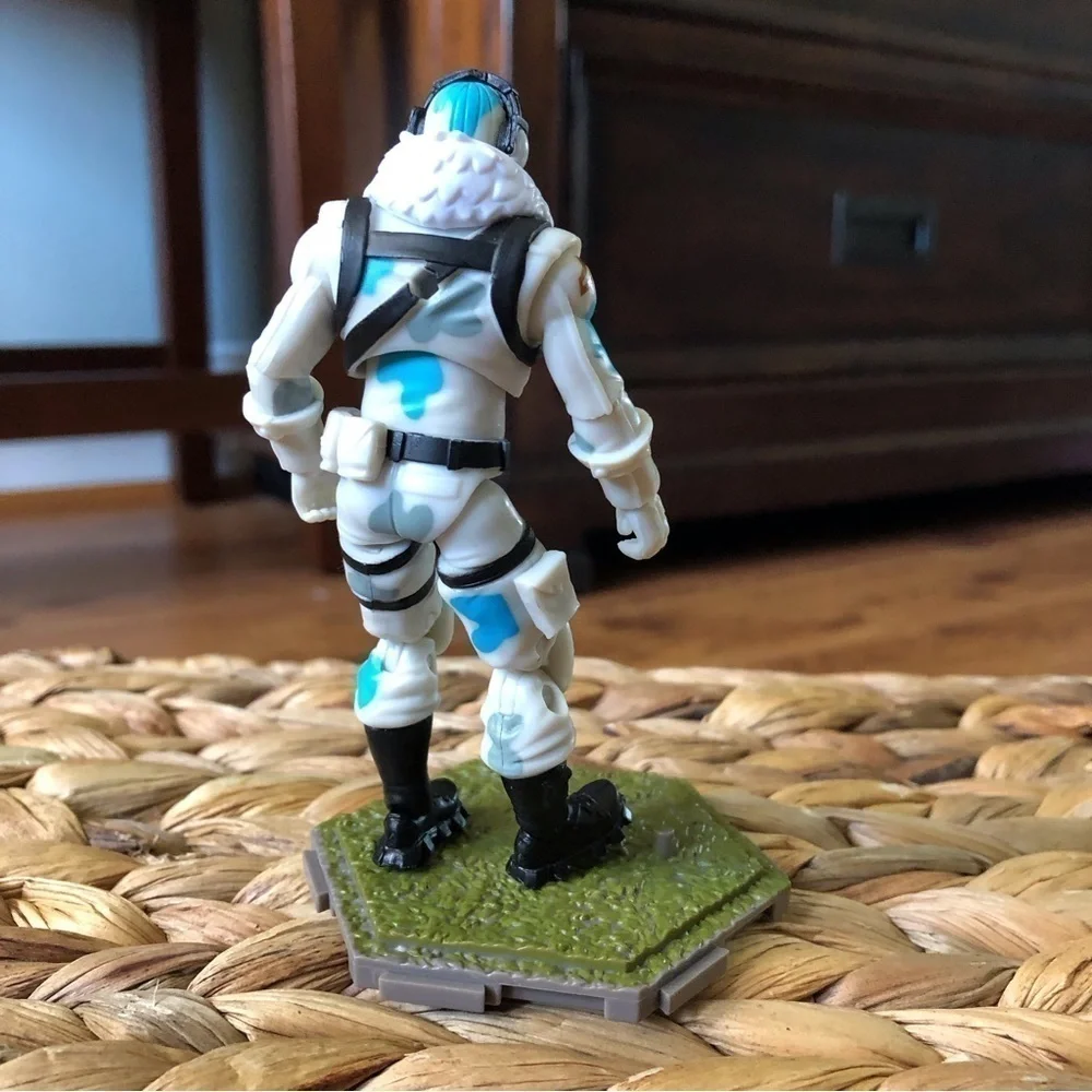 Fortnite snowsuit figure
